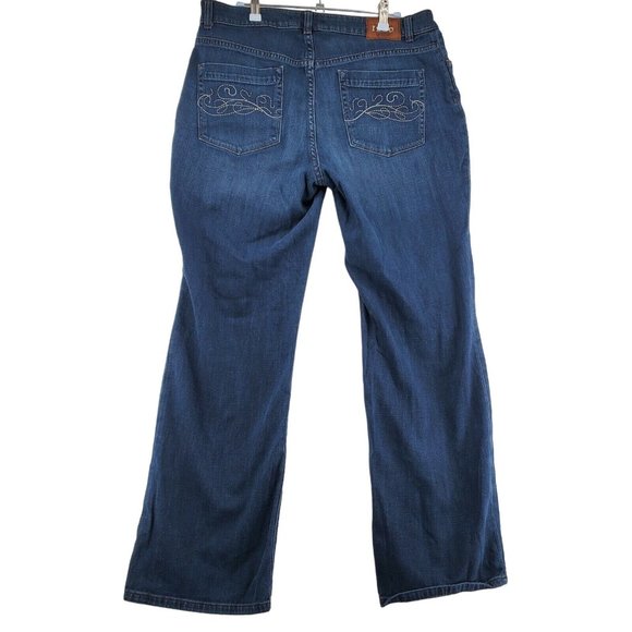 IZOD Jeans Women's 5-Pocket Dark Wash Denim Boot Cut Stretch Blue 33/32 - Picture 7 of 11